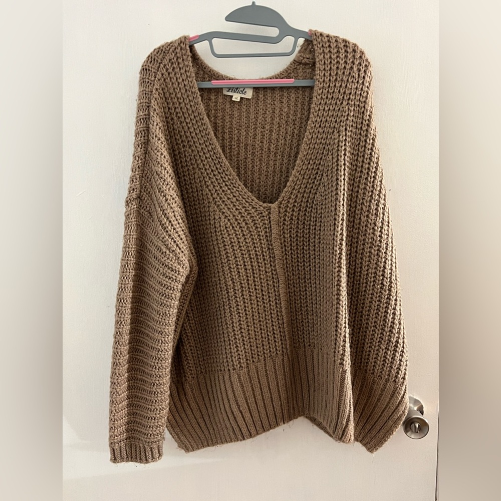 Thick sweater, deep V-cut